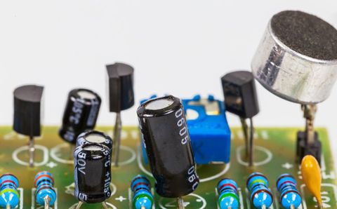 無功補償電容器漏油，可以繼續(xù)使用嗎？